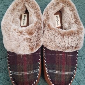 Brand New Dearfoams Fuzzy Plaid/Brown Slippers Size Large